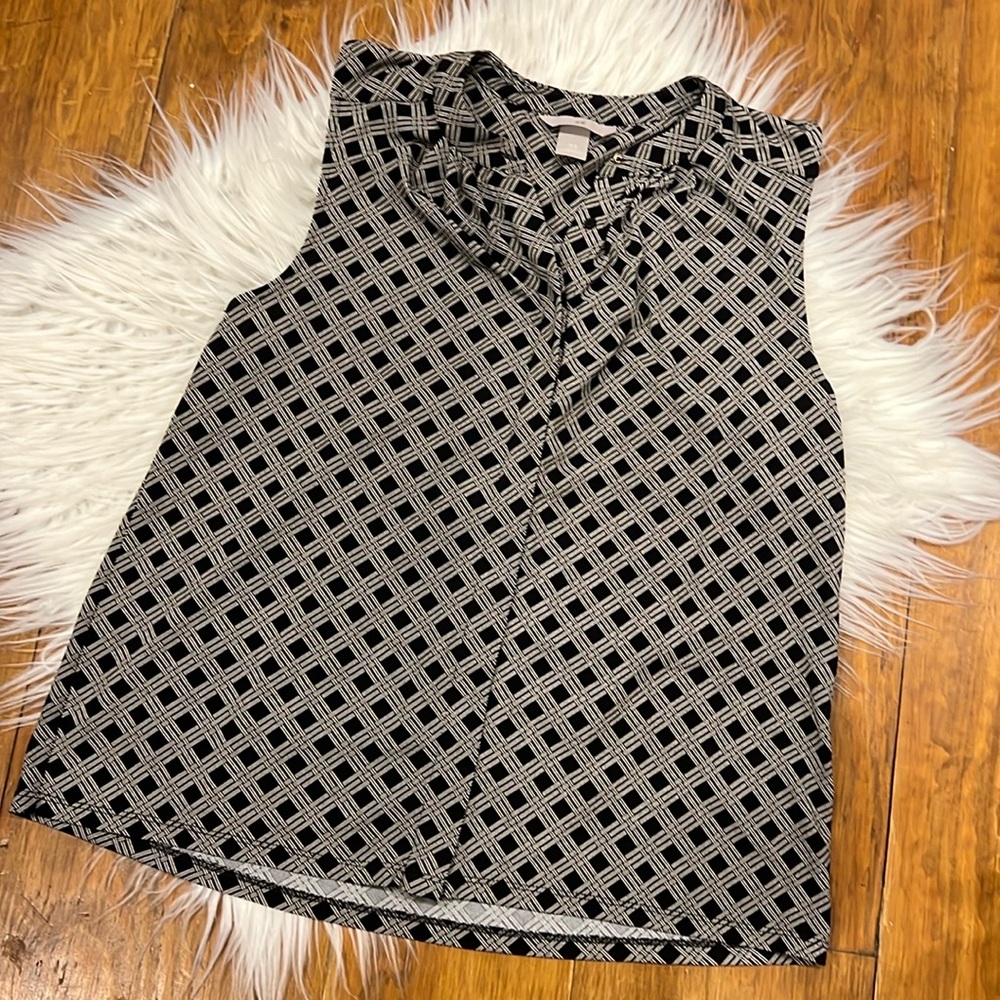 Sleeveless pattern blouse